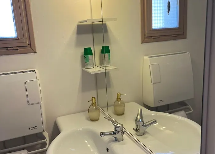 Six Duplex A La Montagne Pompiery アパート